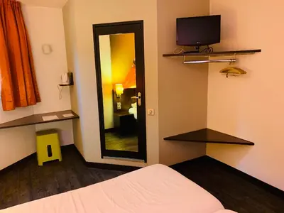 Télévision ou salle de divertissement dans l'établissement Hôtel Inn Design Dijon Sud