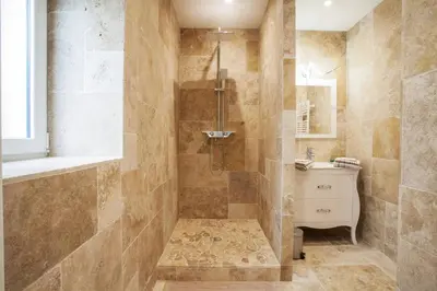 Salle de bains dans l'établissement Legend - Le Saint Laurent - Parking - Wifi - 24/7 - cosy