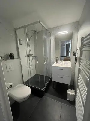 Salle de bains dans l'établissement Logis Le Marronnier