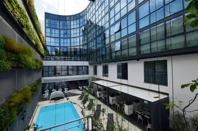 Piscine de l'établissement Holiday Inn Dijon Toison D'or by IHG ou située à proximité