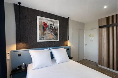 Un ou plusieurs lits dans un hébergement de l'établissement Logis Hôtel-Restaurant Au Vieux Morvan, au cœur de la Bourgogne, Piscine & Spa, Hôtel Climatisé