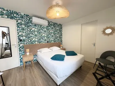 Un ou plusieurs lits dans un hébergement de l'établissement Hôtel le Terminus et son restaurant Côte à Côte - Chambres rénovées
