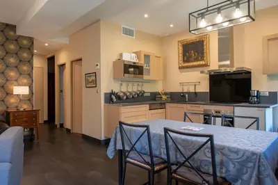 Cuisine ou kitchenette dans l'établissement GITE Home Bacchus