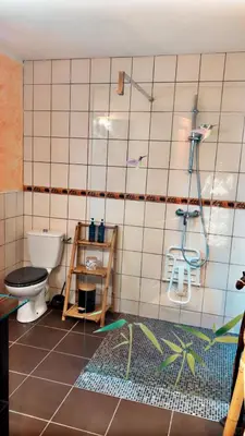 Salle de bains dans l'établissement Domaine de la Borde