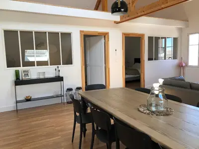 Cuisine ou kitchenette dans l'établissement Le Loft Deveney-Mars
