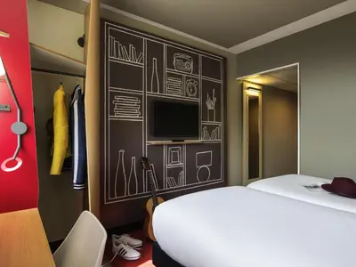 Télévision ou salle de divertissement dans l'établissement ibis Dijon Gare