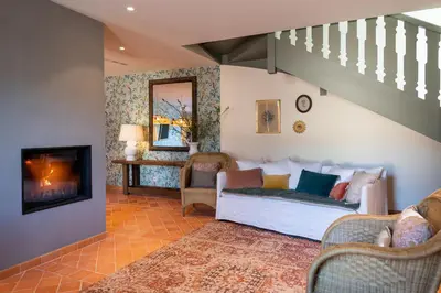 Coin salon dans l'établissement Château de Pierreclos