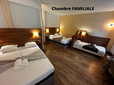 Un ou plusieurs lits dans un hébergement de l'établissement Hôtel Terminus - Pizzeria Pizz'a gogo - salle de sport - face à la gare