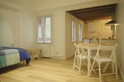Un ou plusieurs lits dans un hébergement de l'établissement Dijon Standing Historic City Apartment