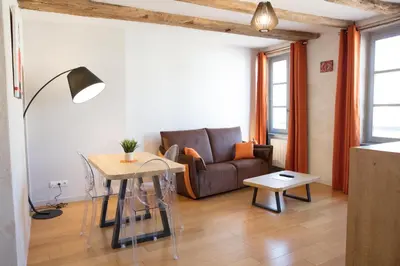 Coin salon dans l'établissement Appartement A-Mi-Chemin - Centre-ville de Tournus