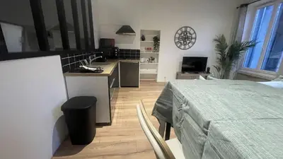 Cuisine ou kitchenette dans l'établissement ARQUEBUSE proche gare