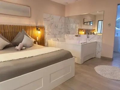 Un ou plusieurs lits dans un hébergement de l'établissement Le Nid de la Chouette by Apparts Spa Dijon