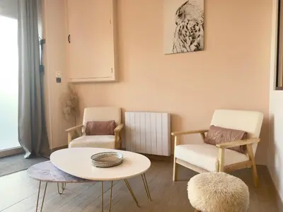 Coin salon dans l'établissement Le Nid de la Chouette by Apparts Spa Dijon