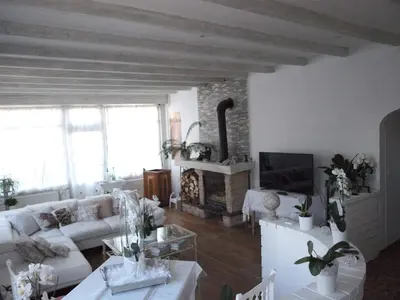 Télévision ou salle de divertissement dans l'établissement au café de la gare, SPA, Pêche en Saone Bourgogne Maison de charme spacieuse Dijon Dole Gray