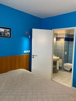 Salle de bains dans l'établissement L'ETAPE DE SANTENAY