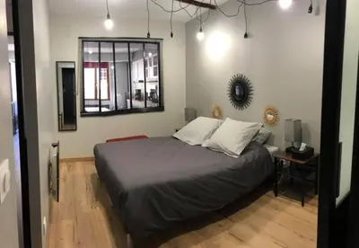 Un ou plusieurs lits dans un hébergement de l'établissement Appartements chez Delphine et Guillaume au coeur de Semur en Auxois