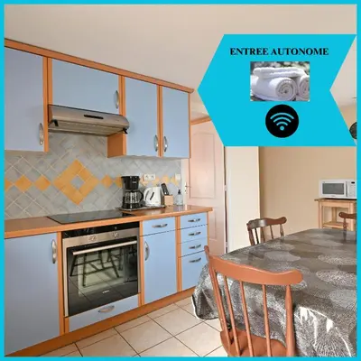 Cuisine ou kitchenette dans l'établissement La Petite Maison Blanzy