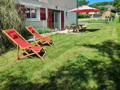 Jardin de l'établissement Au 10 le long du canal
