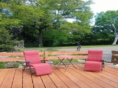 Jardin de l'établissement Burgundy Poolside Getaway