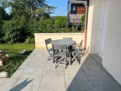 Balcon ou terrasse dans l'établissement Le Flav - Charmant appartement à 10 mn de Dijon