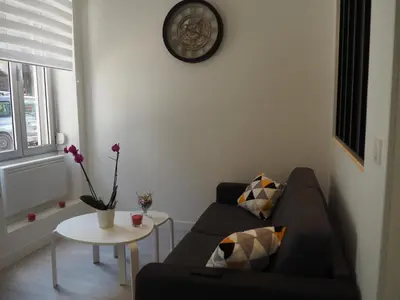 Coin salon dans l'établissement Le Millotet - Agréable studio à 2 mn Dijon Gare