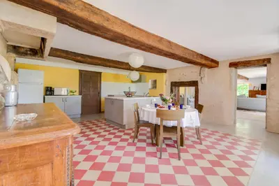 Cuisine ou kitchenette dans l'établissement Gîte de l'Arvolot