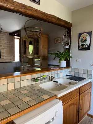 Cuisine ou kitchenette dans l'établissement Les Belles Fontaines