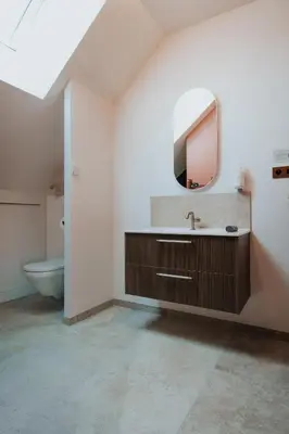 Salle de bains dans l'établissement Les Cabottes