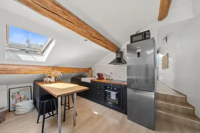 Cuisine ou kitchenette dans l'établissement Le Vannerie - Appartement cœur historique - Tout équipé