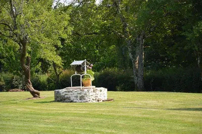 Jardin de l'établissement Le Gîte De L'Ouche Charlot