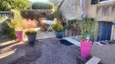 Jardin de l'établissement Appartement dans le Morvan 16 min de l'autoroute