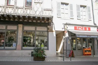 Plan de l'établissement Spacieux appartement, A-mi-chemin, au coeur de Tournus
