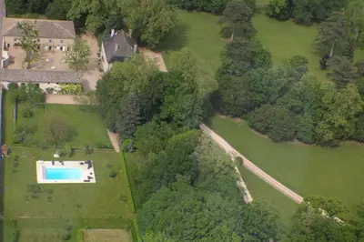 Piscine de l'établissement Château de Beauchamp- La chapelle de Guinchay ou située à proximité