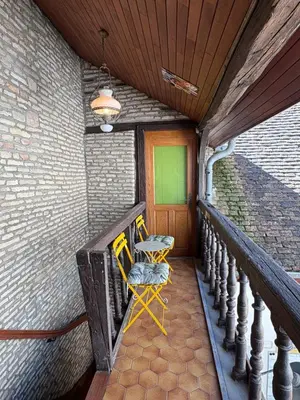 Balcon ou terrasse dans l'établissement Doubs Séjour - Chambres climatisées Petits déj en supplément