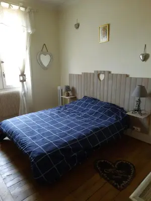 Un ou plusieurs lits dans un hébergement de l'établissement Joli appartement meublé