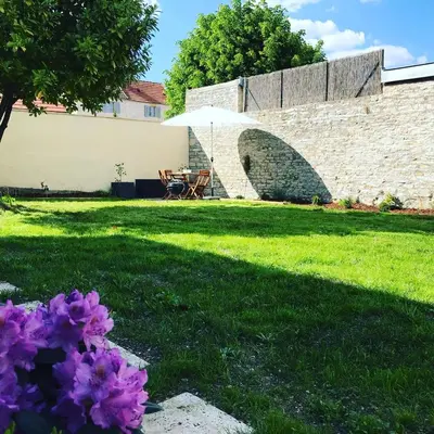 Jardin de l'établissement MonCoeur, maison et jardin à 700 m des Hospices de Beaune