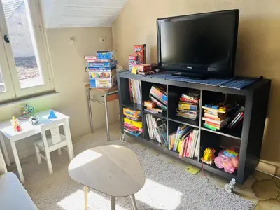Télévision ou salle de divertissement dans l'établissement La Marelle
