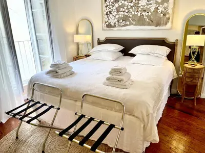 Un ou plusieurs lits dans un hébergement de l'établissement Grand Cru, Appartement au Centre Médiéval de Beaune