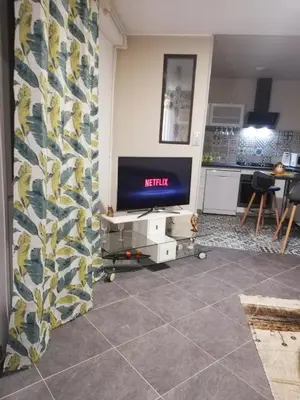 Télévision ou salle de divertissement dans l'établissement Zahra dor