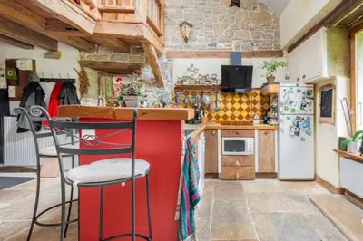 Cuisine ou kitchenette dans l'établissement Maison du Rostaing