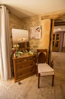 Télévision ou salle de divertissement dans l'établissement Gîte La grange des Hirondelles 15 personnes 5litsdoubles 5litssimples 1convertible chez MAYMARD Yannick à 28 route de la croix forêt à ANTULLY réf à Gîte de France G2005 Corps de ferme entièrement rénové de bon standing