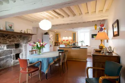 Coin salon dans l'établissement Maison de vacances Les Mésanges, à Ménessaire