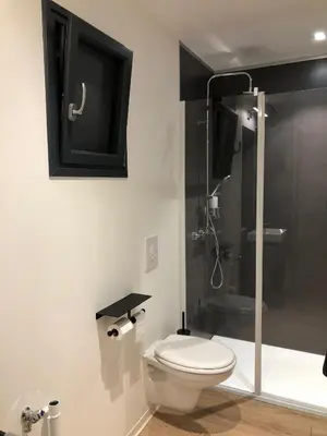 Salle de bains dans l'établissement Le Banc Bourguignon