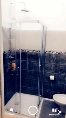 Salle de bains dans l'établissement Eyssam d’or
