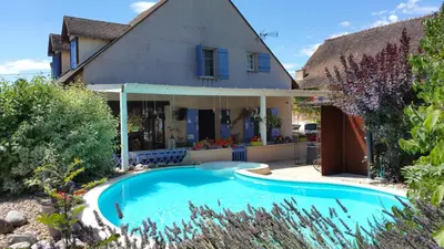 Piscine de l'établissement Le Clos des Meix ou située à proximité