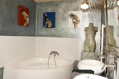 Salle de bains dans l'établissement Les Roussis