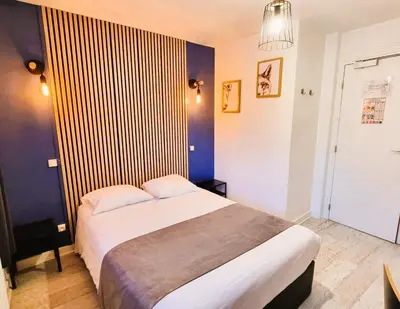 Un ou plusieurs lits dans un hébergement de l'établissement Hotel Le Bourgogne