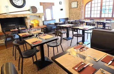 Restaurant ou autre lieu de restauration dans l'établissement Hotel Le Bourgogne