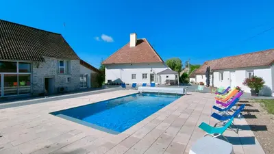 Piscine de l'établissement Domaine Ravy-Azalée ou située à proximité