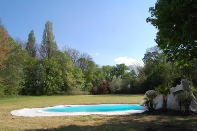 Piscine de l'établissement Château de Corcelle - Chambres et table d'hôtes ou située à proximité